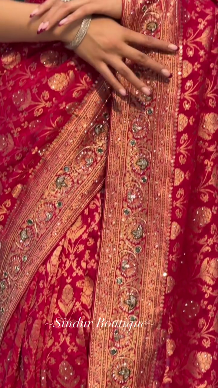 Exquisite Red Banarasi Saree with Zari Embroidery and Contrasting Green Blouse - Image 3