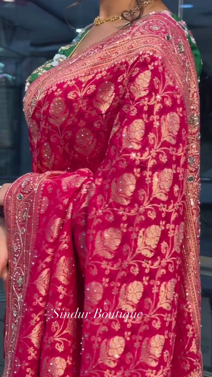 Exquisite Red Banarasi Saree with Zari Embroidery and Contrasting Green Blouse - Image 4