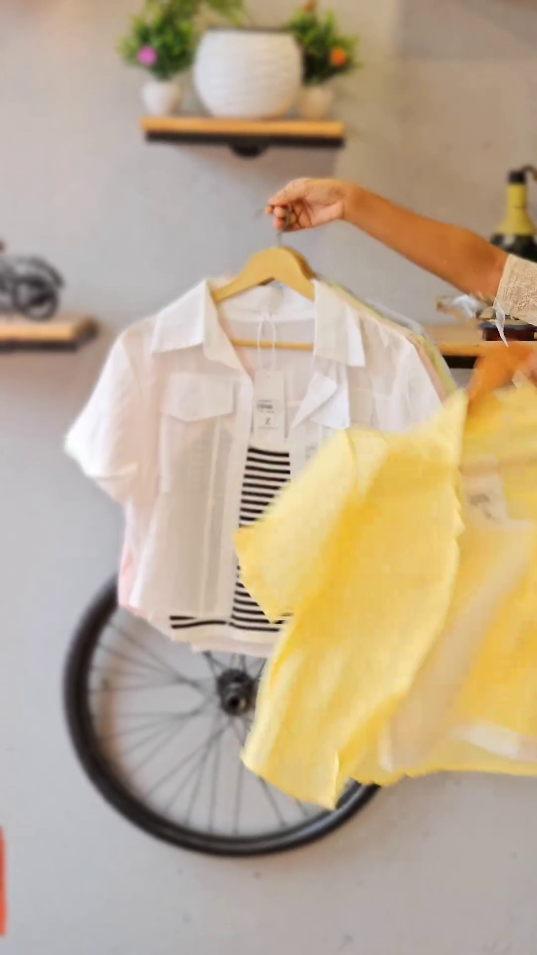 URB_N Women Crinkled Cropped Shirt - Image 2