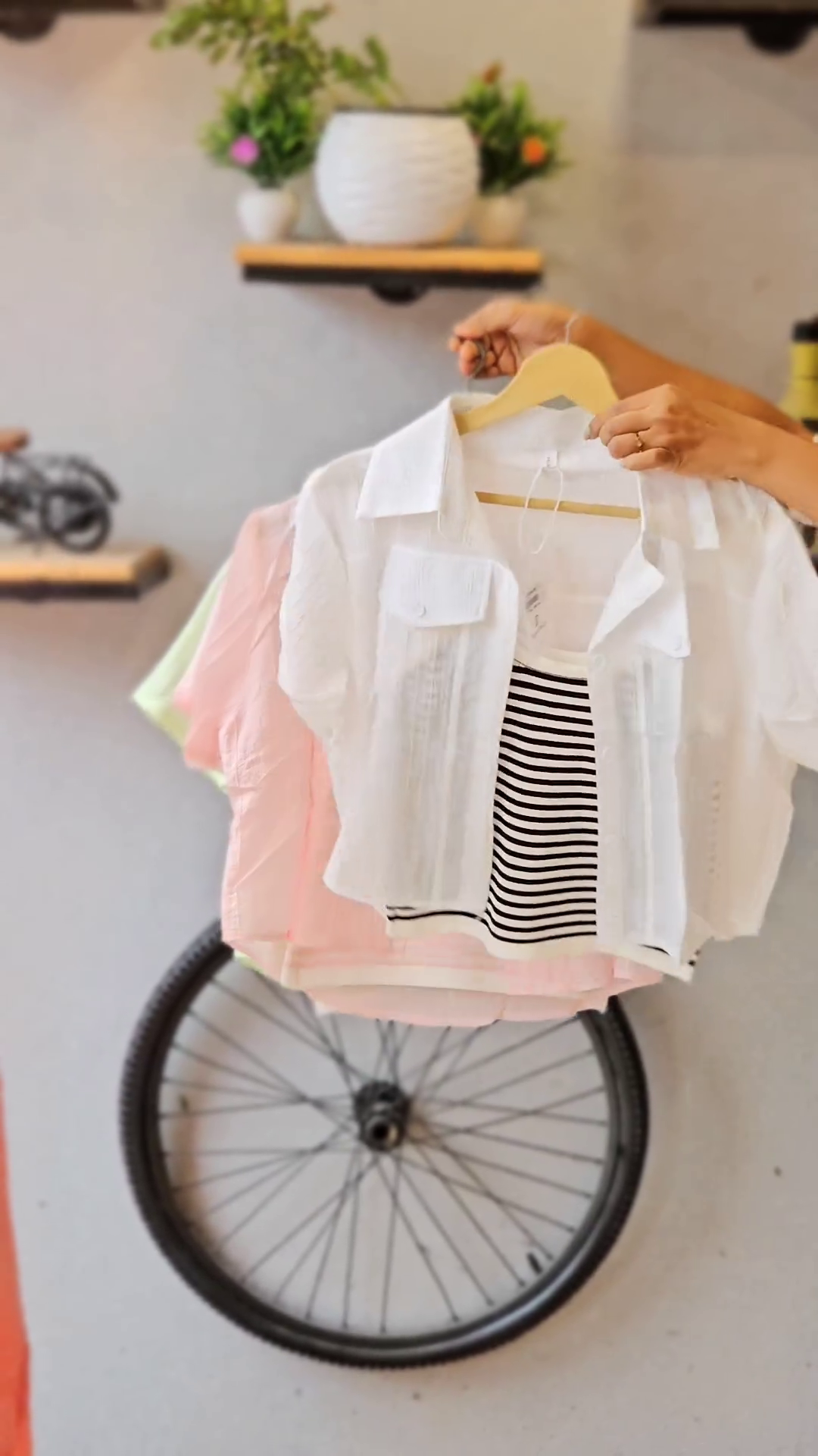 URB_N Women Crinkled Cropped Shirt - Image 3