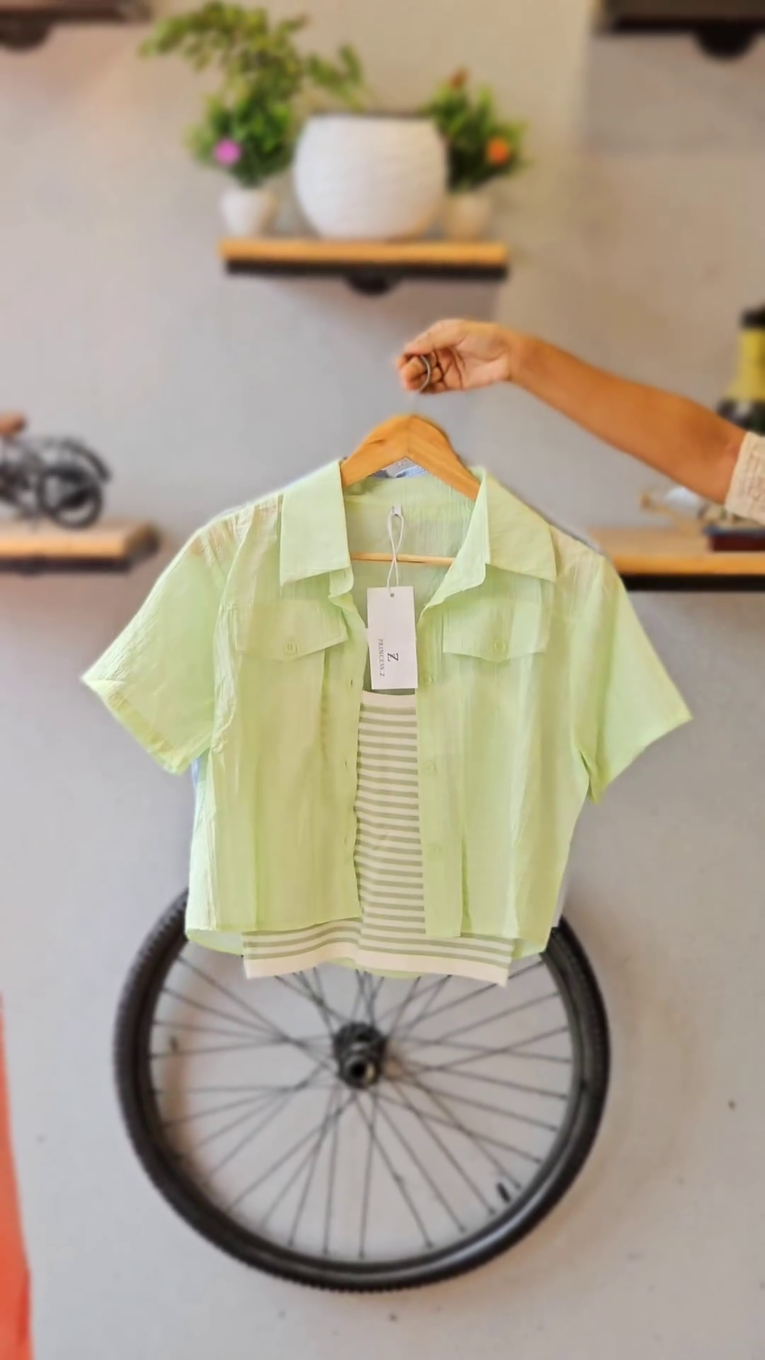 URB_N Women Crinkled Cropped Shirt - Image 5