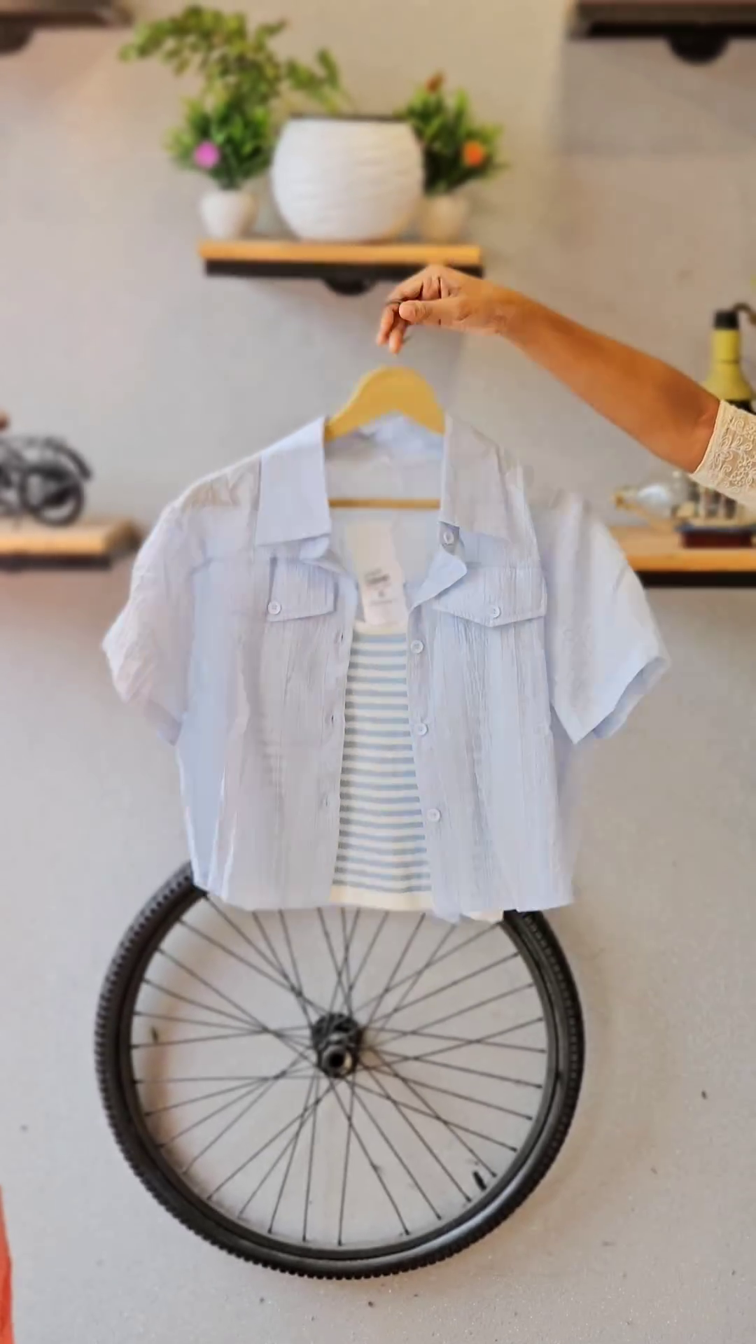 URB_N Women Crinkled Cropped Shirt - Image 6