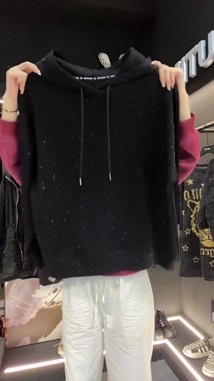 5️⃣ Ribbed Crop Top